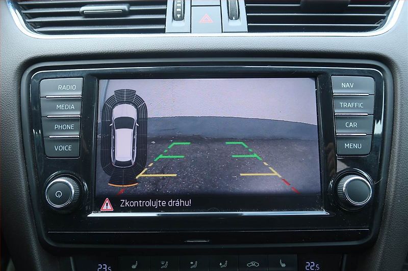 Škoda Octavia (2014) Laurin&Klement 2.0 TDI - fotka 17 z 26