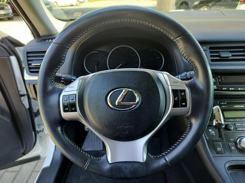 Lexus CT 200h plný servis v Lexusu  - fotka 14 z 32