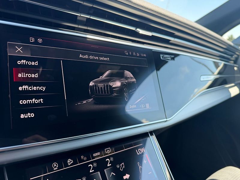 Audi Q7 S-line  210kW Tažné - fotka 16 z 26