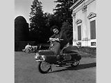 Rozsáhlou prací bylo vytváření fotografií nových motocyklů a skůtrů značek Jawa a ČZ.