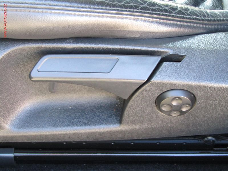 Volkswagen Golf (2010) 1.4 TSi, Highline, panor - fotka 11 z 16