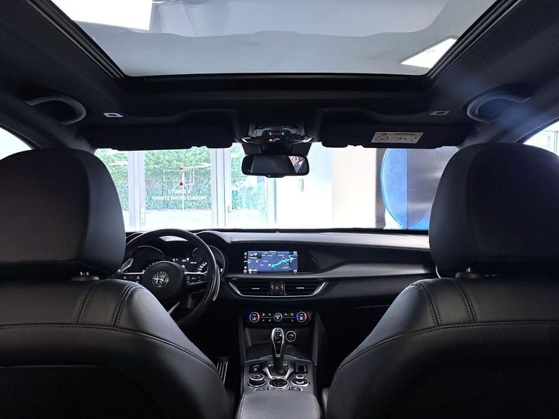 Alfa Romeo Stelvio (2020) 2.0T 280k AT8 ZF Q4 4x4 Veloce - fotka 19 z 22