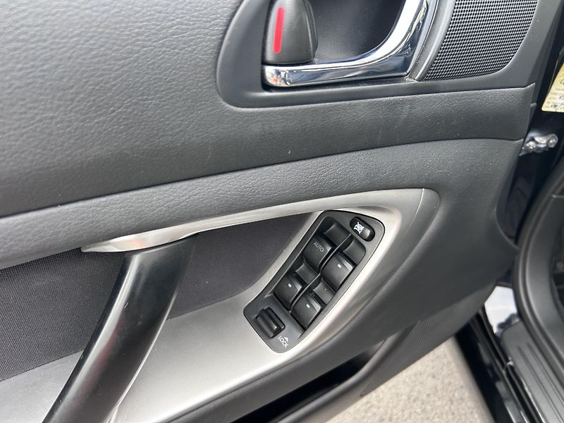 Subaru Legacy 2.0 D Active AWD - fotka 13 z 38