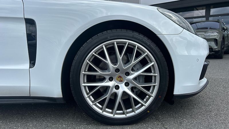 Porsche Panamera 4S Diesel 3956ccm  310kW 422PS - fotka 10 z 30