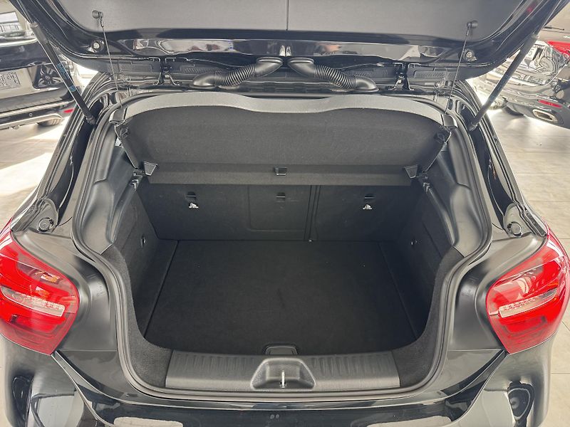 Mercedes-Benz Třídy A (2018) A180d NAVIGACE LED KAMERA - fotka 15 z 27