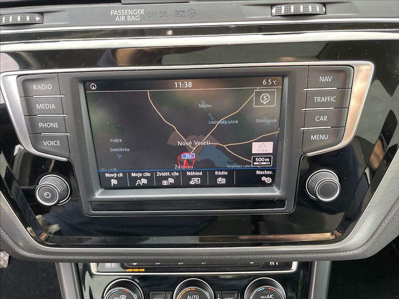 Volkswagen Touran 2,0 TDi 110kw Highline Panoram - fotka 26 z 48