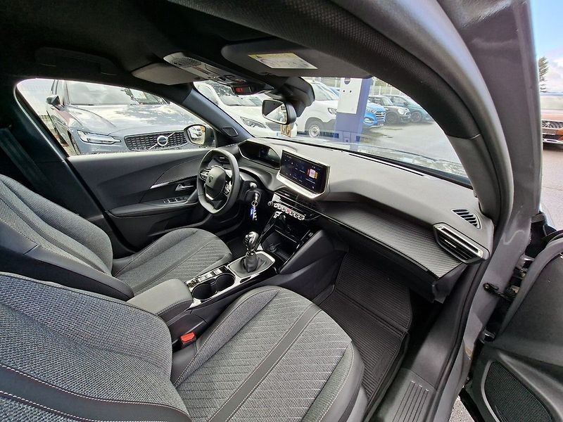 Peugeot 2008 ALLURE 1,2 PT 100k M6 - fotka 14 z 26