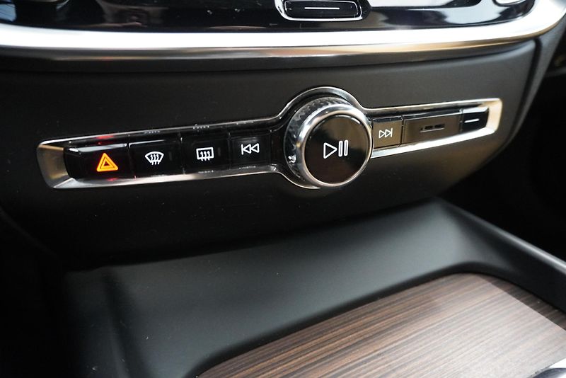Volvo V60 (2019) CROSS COUNTRY 2,0 D4 AWD AUT. - fotka 24 z 33