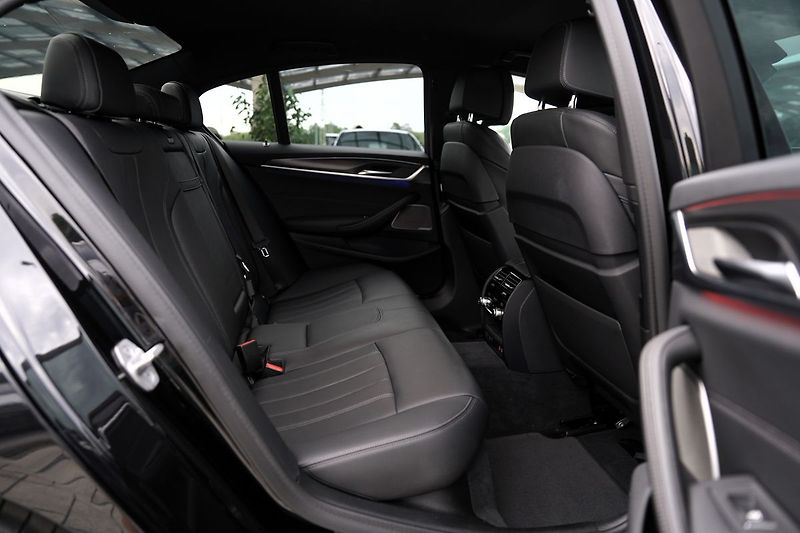 BMW Řada 5 M550i xDrive/Lasery,HUD/530PS - fotka 29 z 44