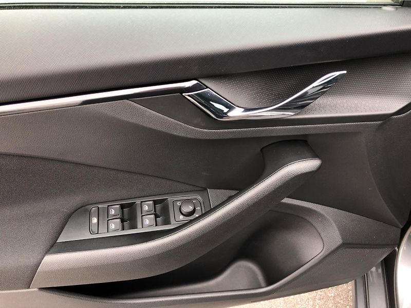 Škoda Scala 1.0 TSi SELECTION - fotka 15 z 30