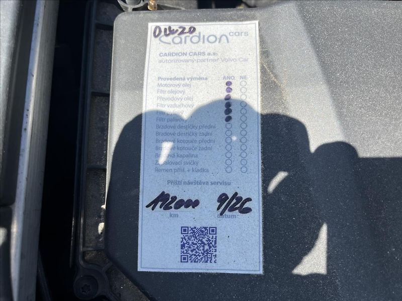 Volvo V90 2,0 B4 145KW CROSS COUNTRY DPH - fotka 29 z 43