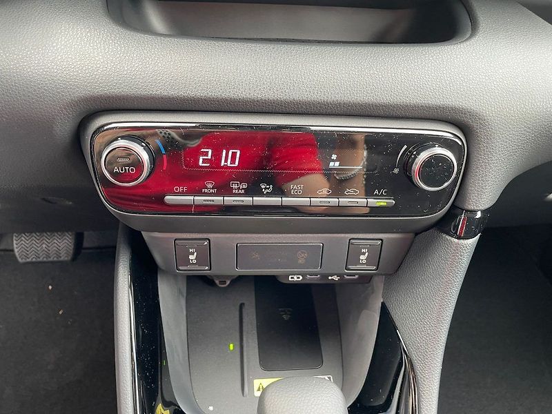 Toyota Yaris 1.5 HEV 116 Style - fotka 26 z 28