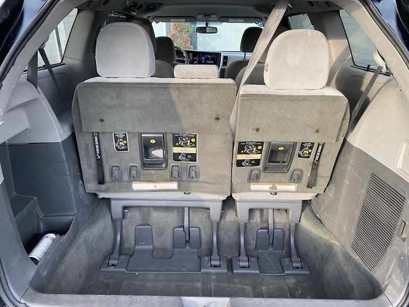 Toyota Sienna 3.5i V6, automat, 4x4, STK - fotka 28 z 28