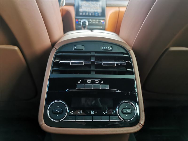 Maserati Quattroporte 3.0 V6 GranLusso - fotka 20 z 27