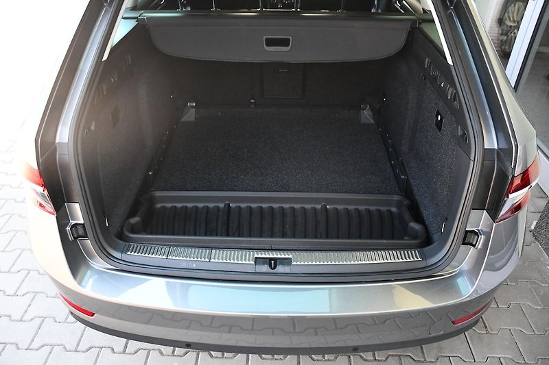 Škoda Superb 2.0TDi 147kW STYLE  NTOP TAŽNÉ - fotka 40 z 45
