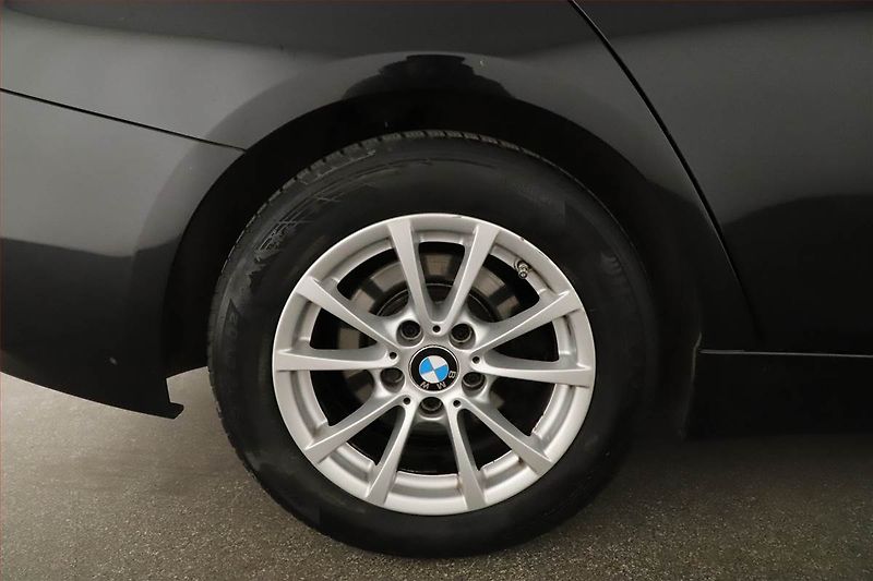 BMW Řada 3 (2014) 320 d xDrive, 4X4, Automat - fotka 12 z 17