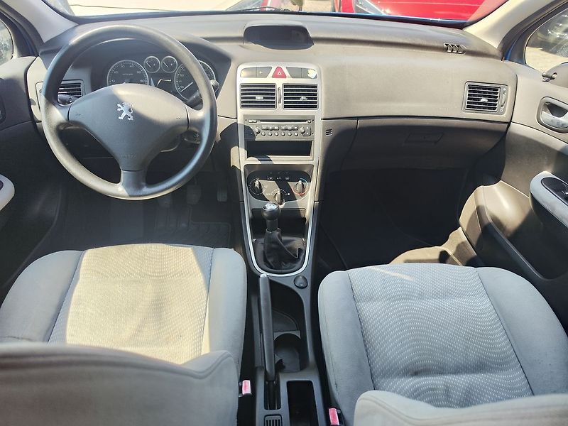 Peugeot 307 1.4i/65kW - fotka 11 z 20