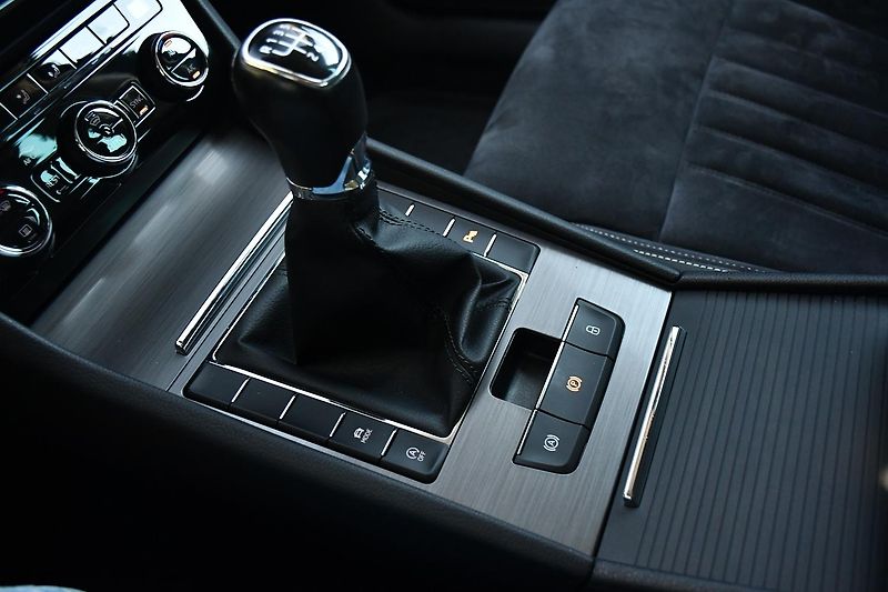 Škoda Superb 1,5TSi STYLE - fotka 36 z 57