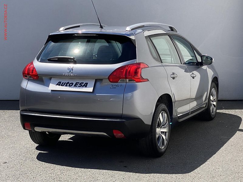 Peugeot 2008 (2015) 1.2PT, Allure, park. čidla - fotka 4 z 17