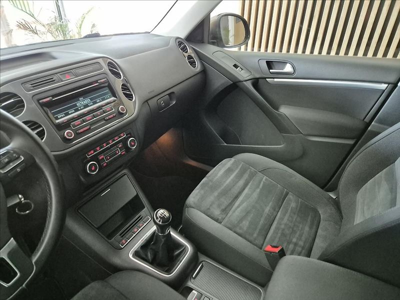 Volkswagen Tiguan TDI 4 MOTION R-Line - fotka 22 z 31