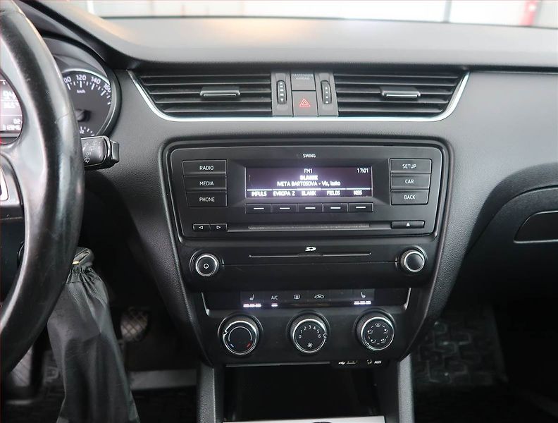 Škoda Octavia (2013) 1.6 TDI, Tempomat - fotka 12 z 18