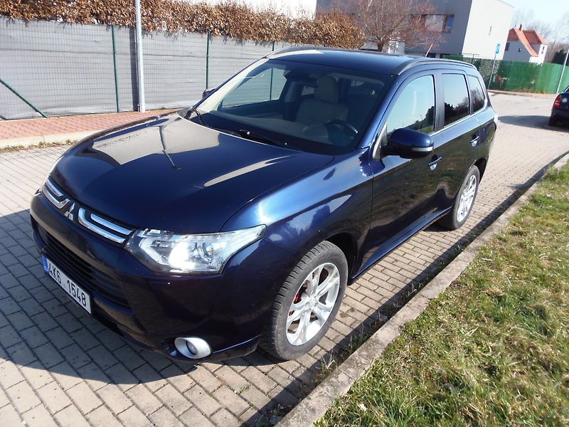 Mitsubishi Outlander (2013) 2.2 Di-D 4x4 AUTOMAT tažné - fotka 1 z 23