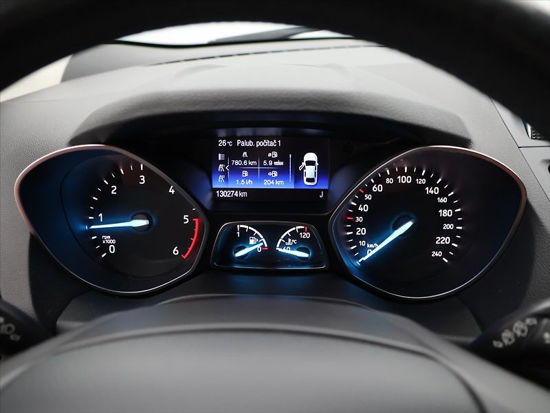 Ford Kuga 1,5 TDCI 88kW CZ Titanium DPH - fotka 16 z 30