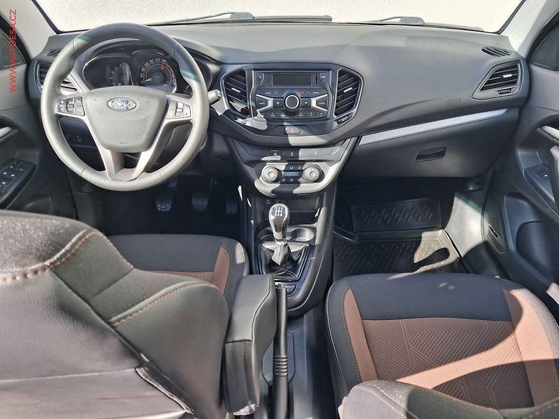 Lada Vesta (2017) 1.6i, 1.maj, AC, TZ, park - fotka 8 z 18
