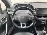 Peugeot 2008 (2017) 1.2 PT, Allure, navi, kamera - náhled 11