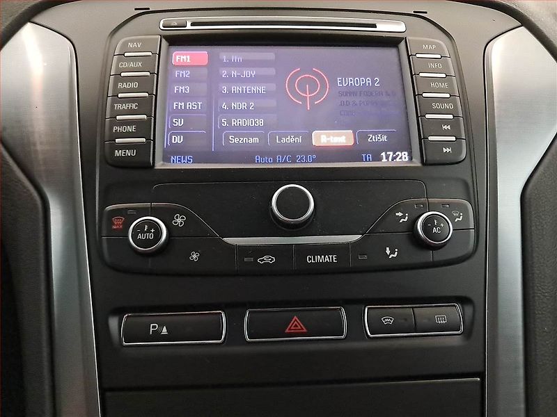 Ford Mondeo (2013) 2.0 TDCi, Navi, Tempomat - fotka 12 z 16