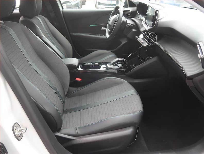 Peugeot 208 (2022) Allure 50 kWh, SoH 89% - fotka 9 z 22