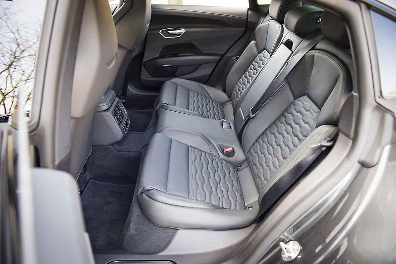Jízdní vlastnosti nového elektromobilu Audi jsou skvělé