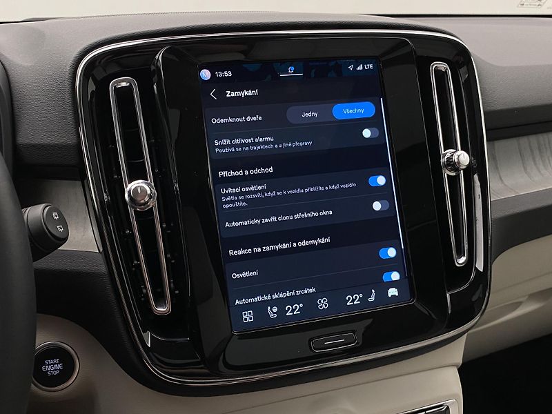 Volvo XC40 B4 DARK ULTRA AUT CZ - fotka 52 z 59