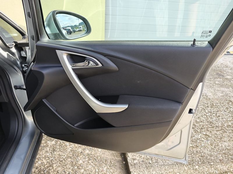 Opel Astra (2012) 1.4i 16V LPG Klima/1MAJ/ESP - fotka 19 z 23