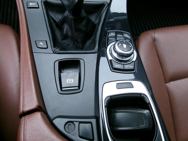 BMW Řada 5 (2010) 520d combi  - fotka 19 z 28