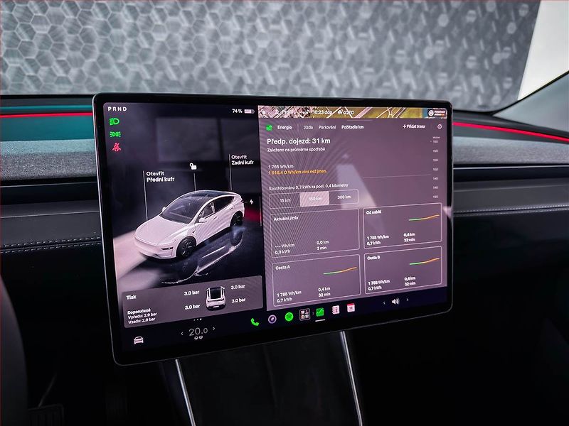 Tesla Model Y (2025) Long Range AWD 79kWh - fotka 16 z 26
