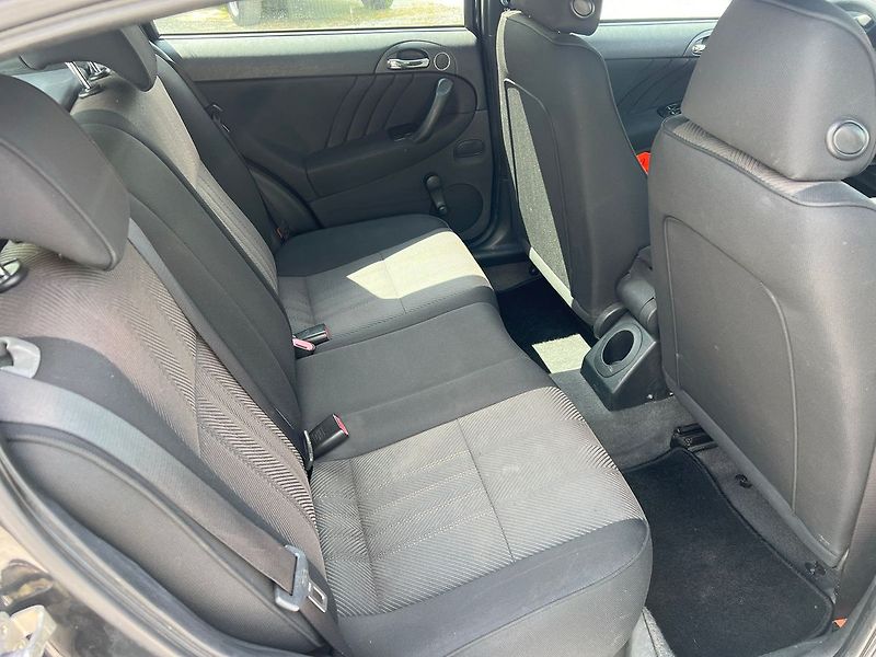 Alfa Romeo 147 1,6 16 V - fotka 14 z 15