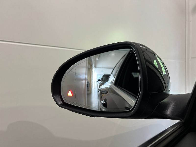 Mercedes-Benz Třídy C 300e Avantgarde Premium DIGI.L - fotka 10 z 21