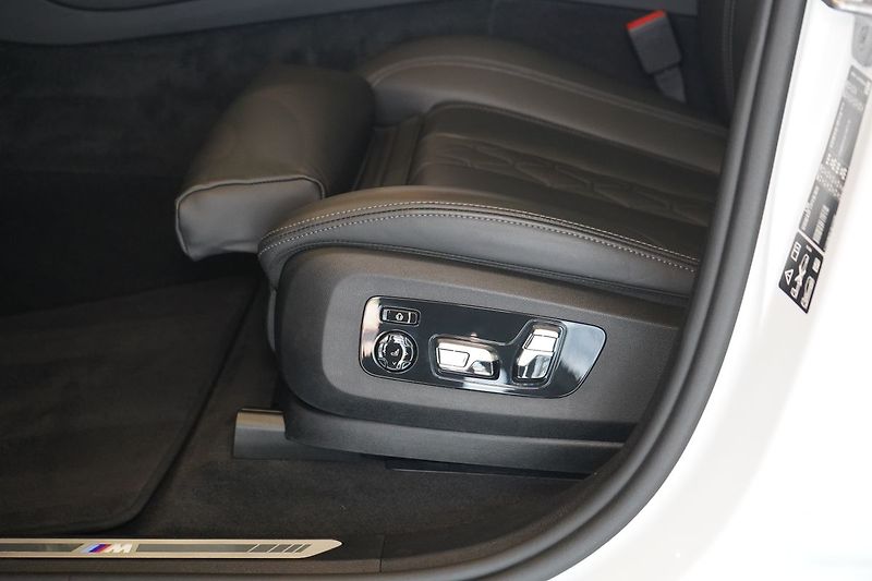 BMW X6 40d xDrive, Bowers, Tažné - fotka 24 z 50