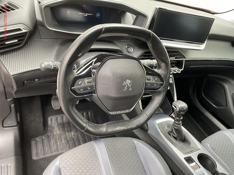 Peugeot 2008 (2020) 1.2PT, Allure, LED, navi - fotka 12 z 17