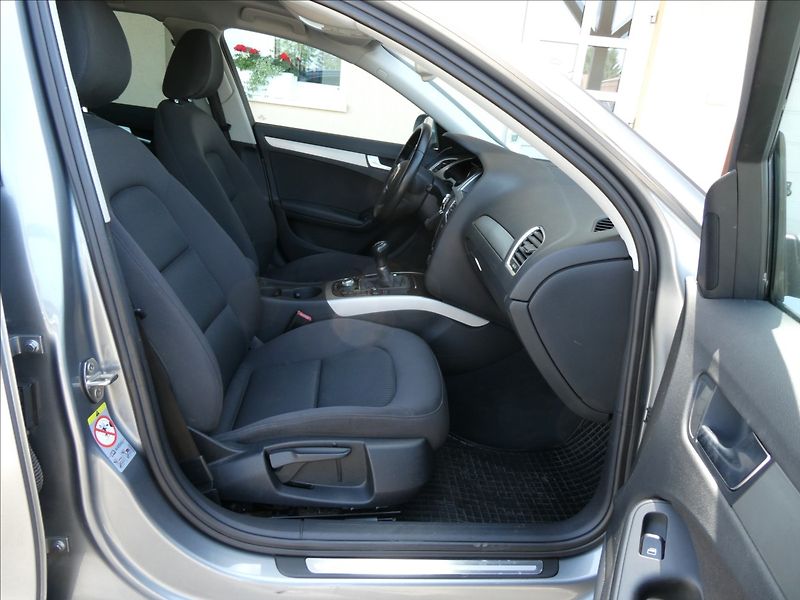 Audi A4 2,0 TDi 125kW serviska,NAVI - fotka 23 z 40