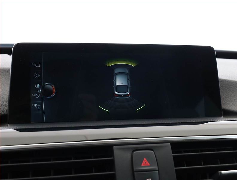 BMW Řada 3 (2017) 320d xDrive GT, 4X4, Automat - fotka 18 z 20
