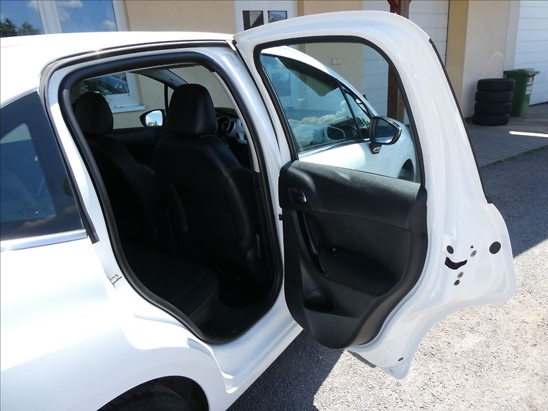 Citroën C3 1,2 i 60kW klima,závěs,2x kola - fotka 24 z 41