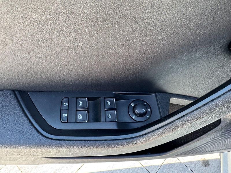 Škoda Superb (2018) 2,0 Tdi 110 Kw DSG STYLE + - fotka 30 z 32
