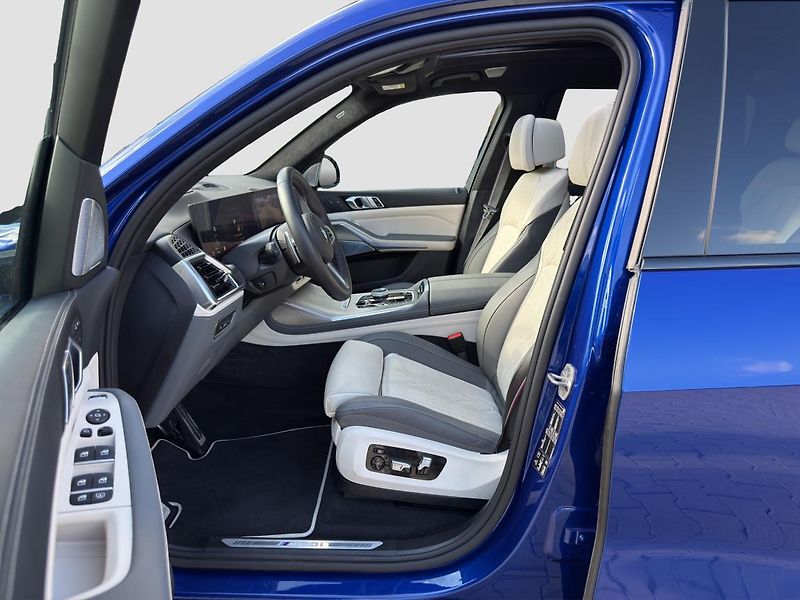 BMW X7 M60i xDrive - fotka 2 z 22