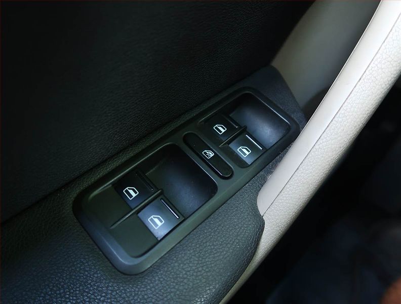 Škoda Yeti (2011) 2.0 TDI, ČR,1.maj, Serv.kniha - fotka 16 z 18