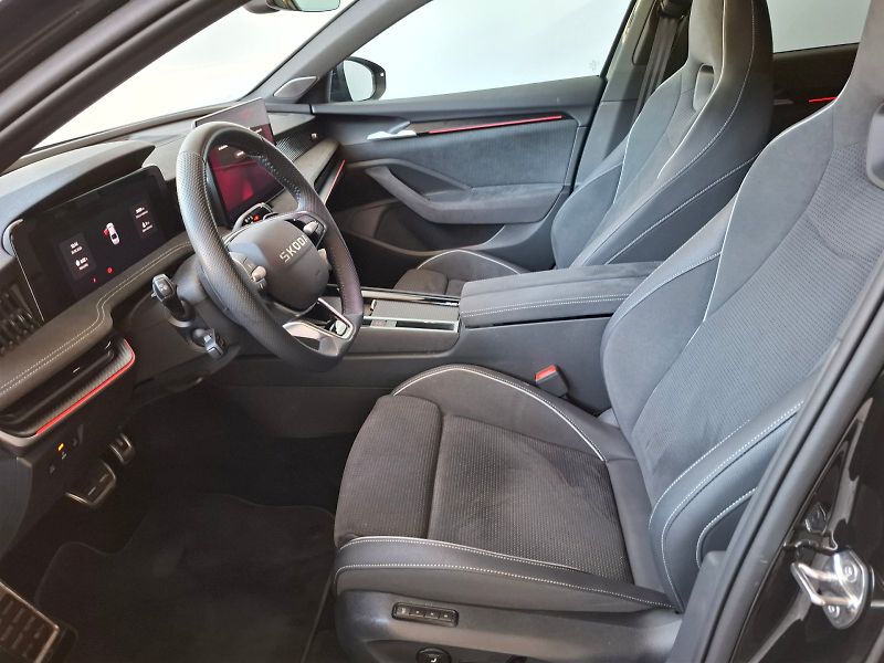 Škoda Superb (2025) SPORTLINE 4X4  A7A - fotka 8 z 28