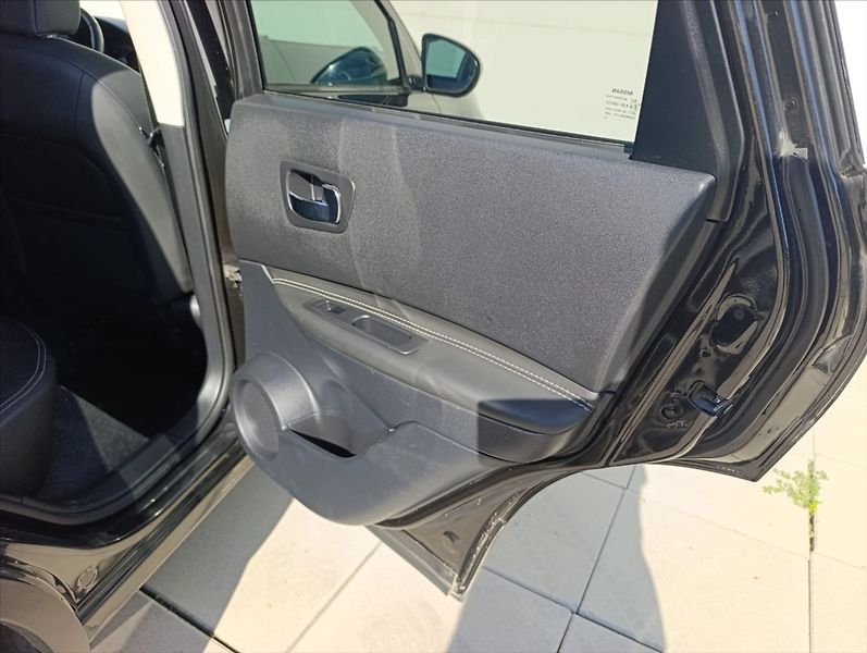 Nissan Qashqai 2,0 DCi 4x4 kamera tažné 1m ČR - fotka 23 z 39