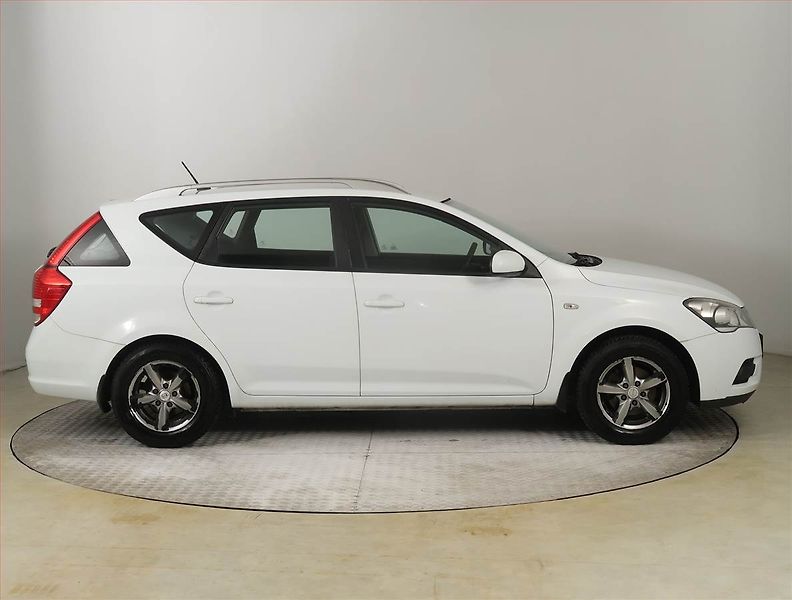 Kia Ceed (2010) 1.4 CVVT, nová STK - fotka 6 z 18