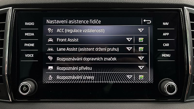 Škoda Karoq 2.0 TDI DSG 4x4 Style Exclusiv - fotka 25 z 29